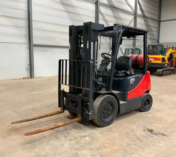 انتخاب مناسب لیفتراک: محیط بسته یا باز؟